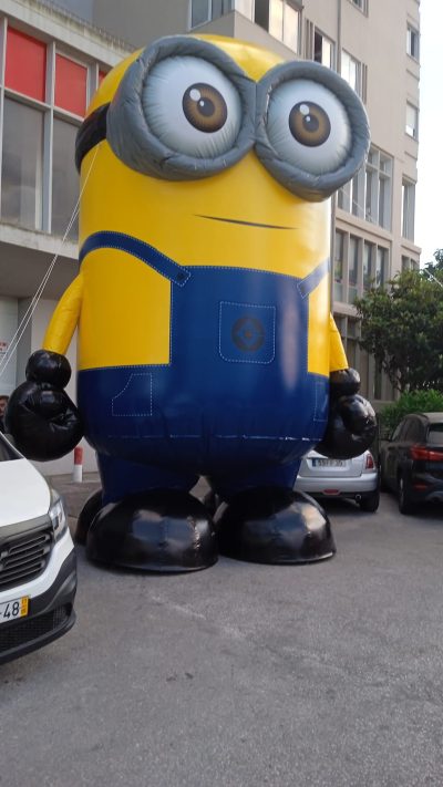 RÉPLICA INSUFLÁVEL MINION
